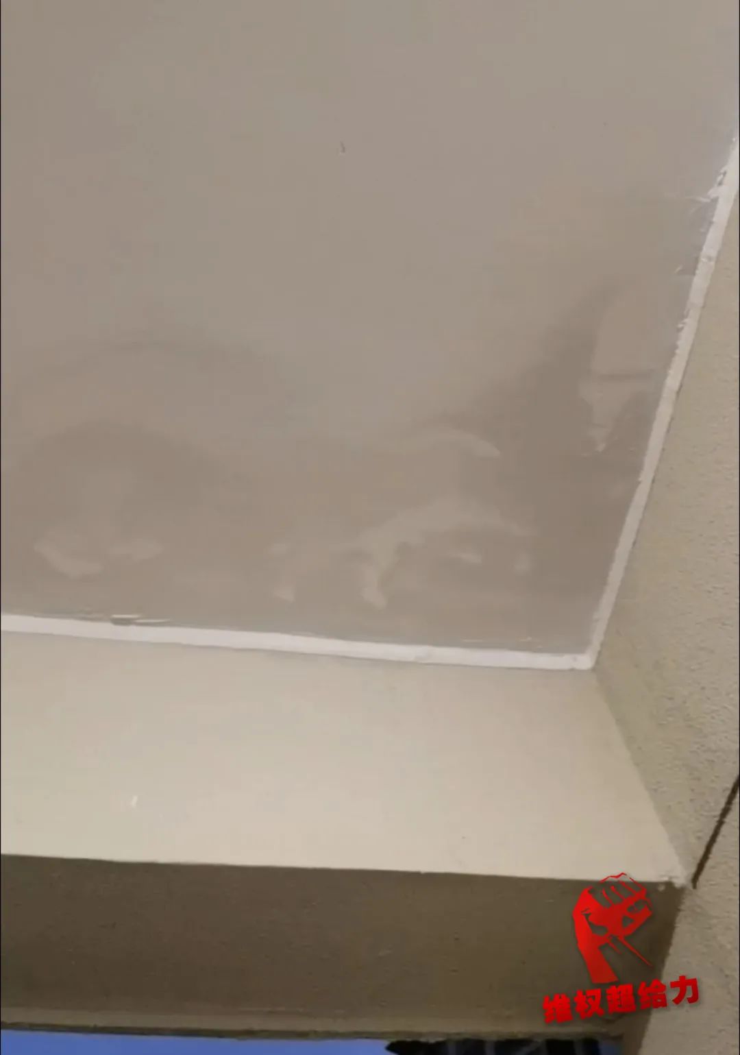 DƬ